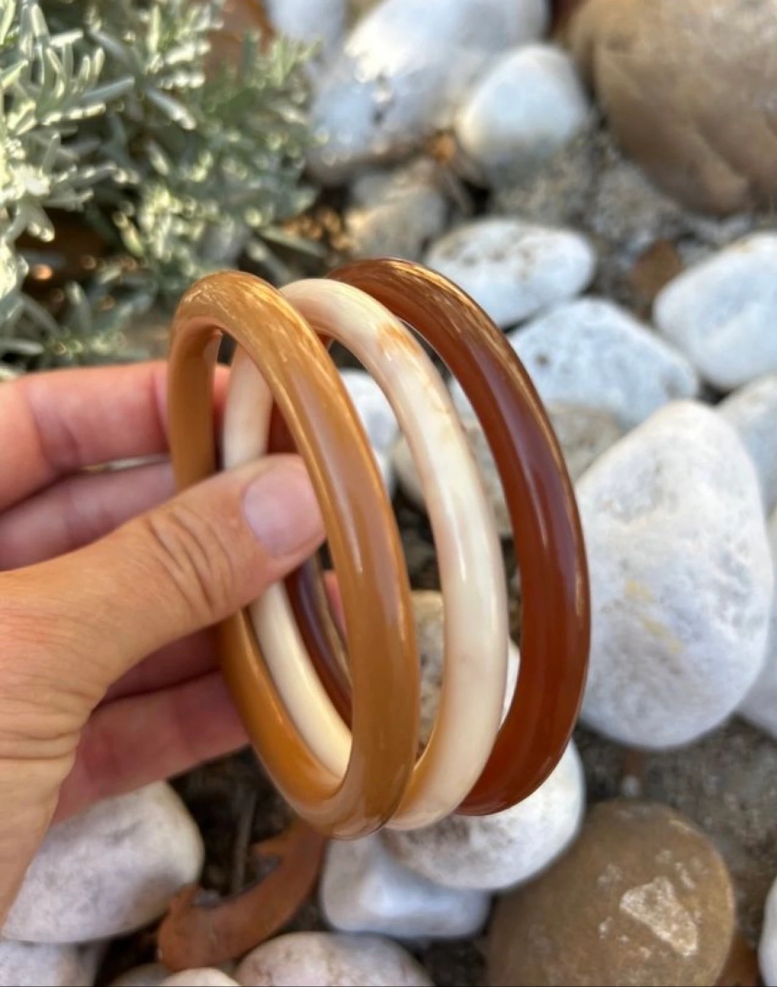 3 fine horn resin bangles, caramel and coffee – photo 2